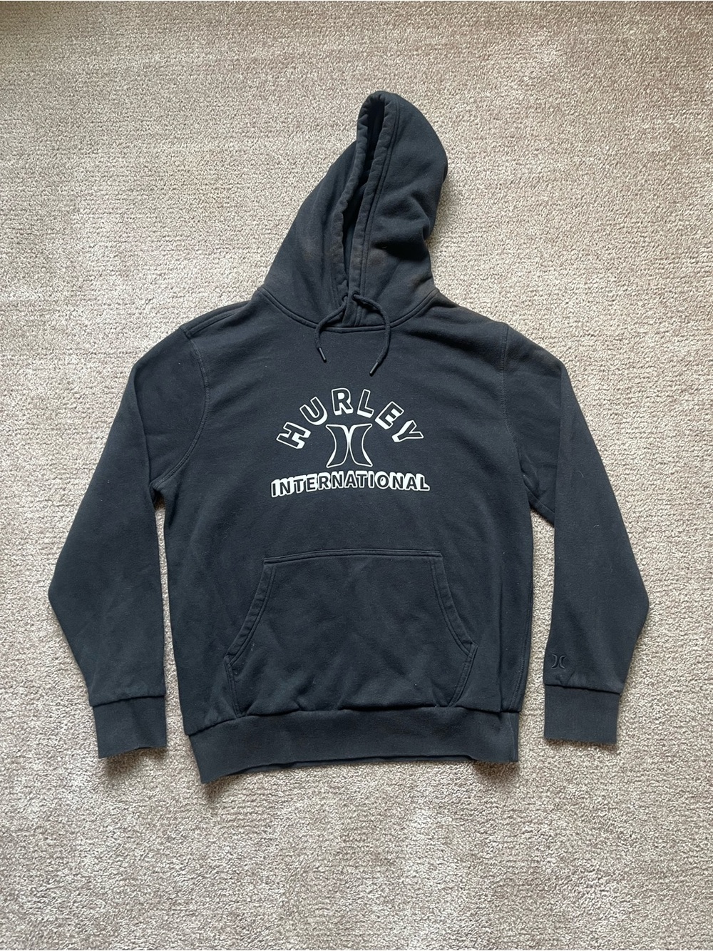 VTG 00’s / Y2K Hurley International Black Pullover Hoodie